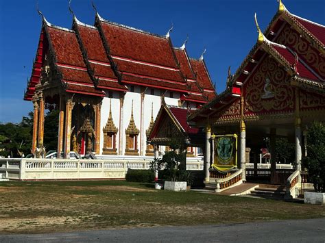 Exploring the Symbolism and Rituals of Buddhist Temples