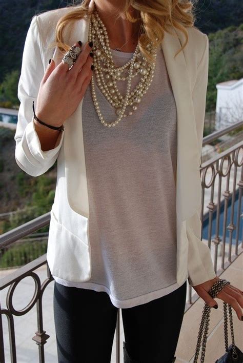 Expressing Your Unique Style: Pairing Pearl Rings with Different Outfits