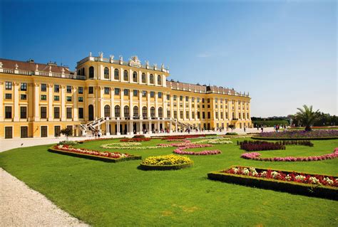 Famous Palaces From Around the World: Icons of Royalty