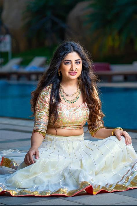 Fashionista Alert: Poonam Kaur's Style Secrets