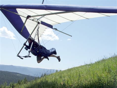 Feel the Freedom: The Art of Paragliding and Hang Gliding