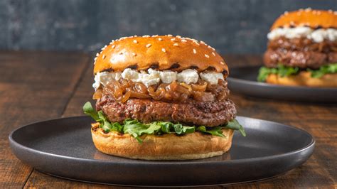 Final Touches: Toppings and Sauces to Elevate Your Burger Experience