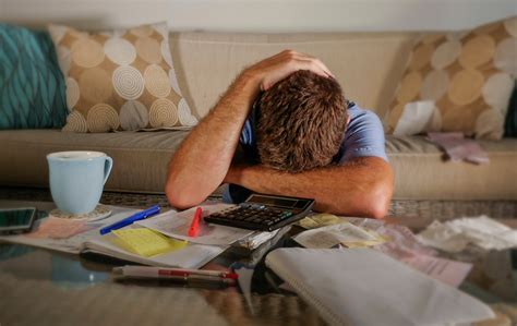 Financial Setbacks in Dreams: A Window to Unveil Real-Life Stress and Anxiety