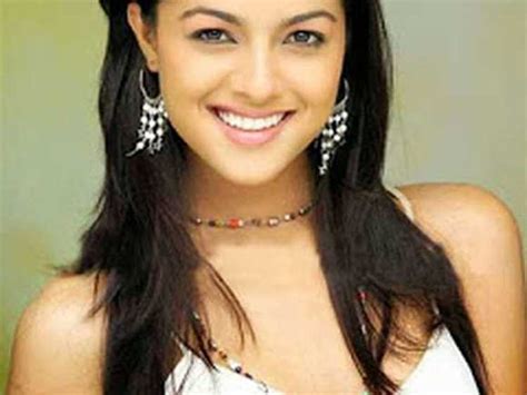 Find out Shefalee Ahuja's height details