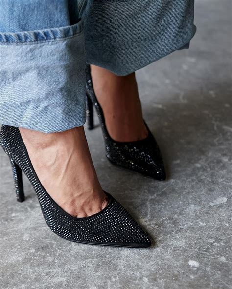 Finding the Perfect Fit: Selecting the Ideal Pair of Sleek Stilettos