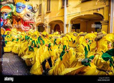 Floats, Costumes, and Choreography: The Elements of an Unforgettable Parade