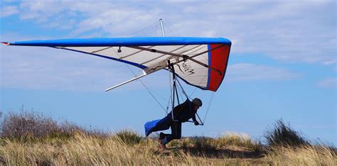 Flying Solo: The Art of Paragliding and Hang Gliding