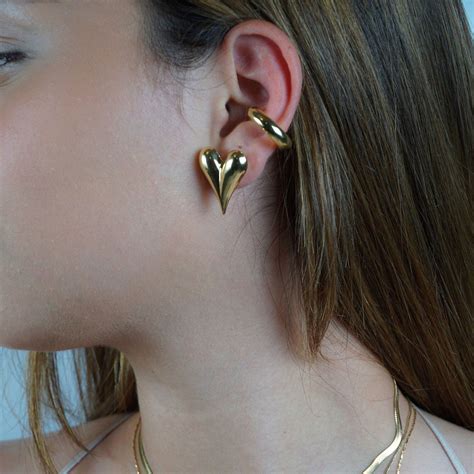 Forever Stylish: The Enduring Appeal of Gold Earrings