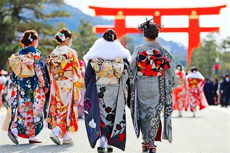 From Kimonos to Cosplay: The Evolution of Fashion in Japan