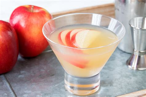 From Morning Delight to Evening Cocktail: Apple Juice for All Occasions