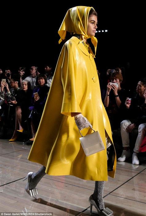 From Street Style to Runway: Yellow Raincoats Dominate the Fashion Scene