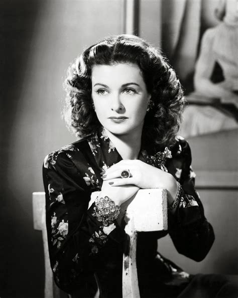 Get to Know Joan Bennett's Amazing Stature Details