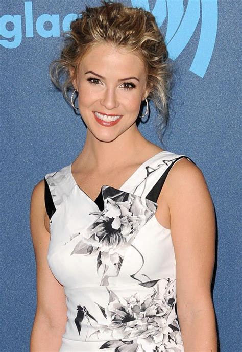 Get to Know Linsey Godfrey's Body Measurements