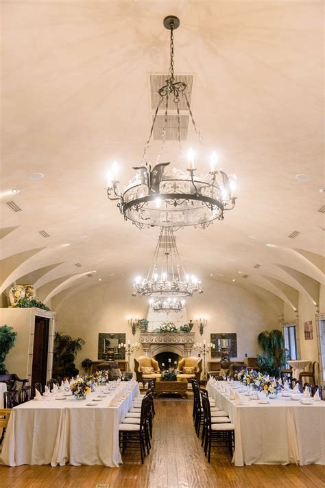 Glamorous or Intimate: Choosing the Perfect Wedding Reception