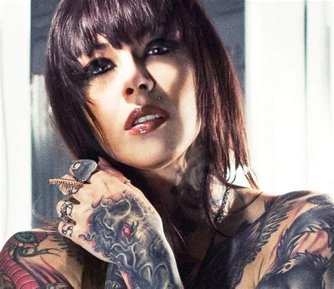 Gogo Blackwater's Physical Appearance and Style