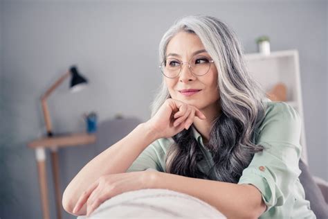 Gray Hair Dreams: Embracing the Wisdom of Age or Fearing the Passage of Time?