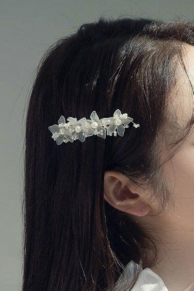 Hair Accessories: Adding the Final Touch of Elegance