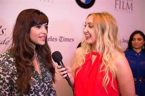 Hannah Simone: Early Life and Education