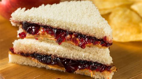 Health Benefits of the Classic PB&J Combination