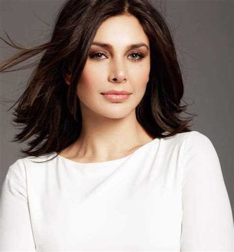 Height: Lisa Ray's Physical Appearance