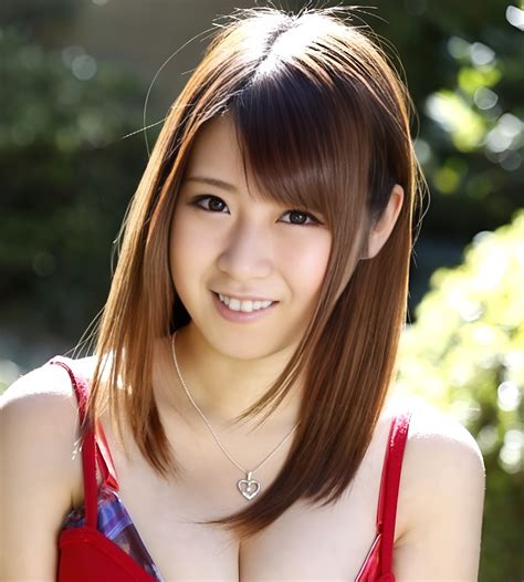 Hitomi Kitagawa's Early Life and Education