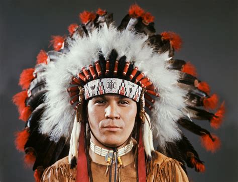 Honoring Ancestors: Unveiling the Symbolic Significance of Indigenous Leader Headdress