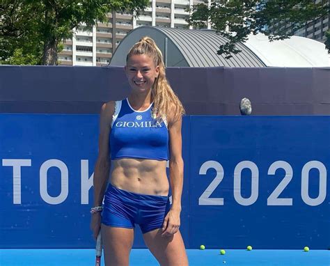 How Camila Giorgi Utilizes Her Height