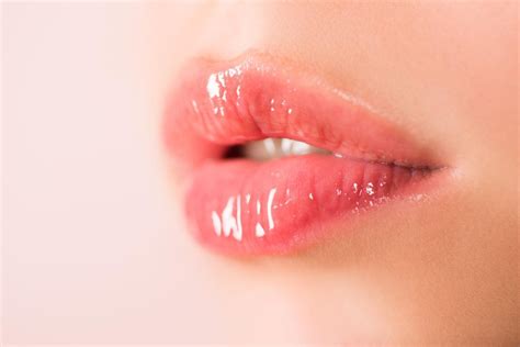 Hydrating Your Lips: Unlocking the Key to Supple Sensuality