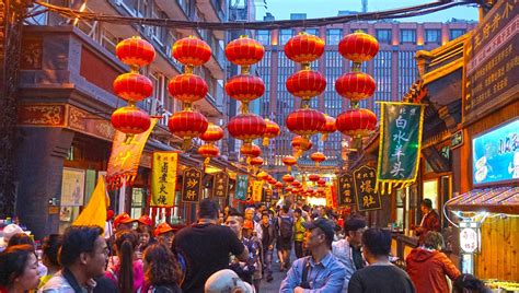 Immerse Yourself in the Vibrant Streets of Beijing