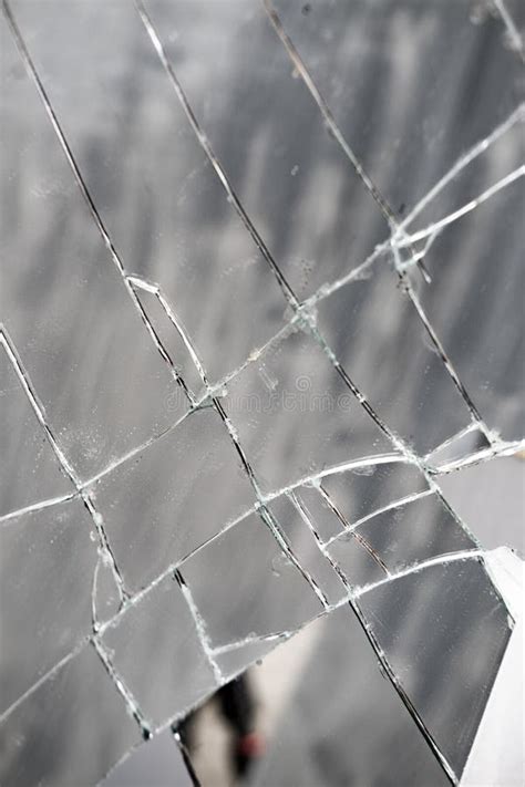 Interpreting Dream Scenarios: Cracked Screen as a Metaphor for Shattered Reality