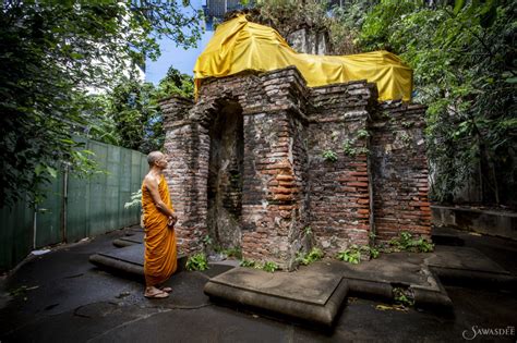 Intriguing Reveries of a Deserted Place for Worship