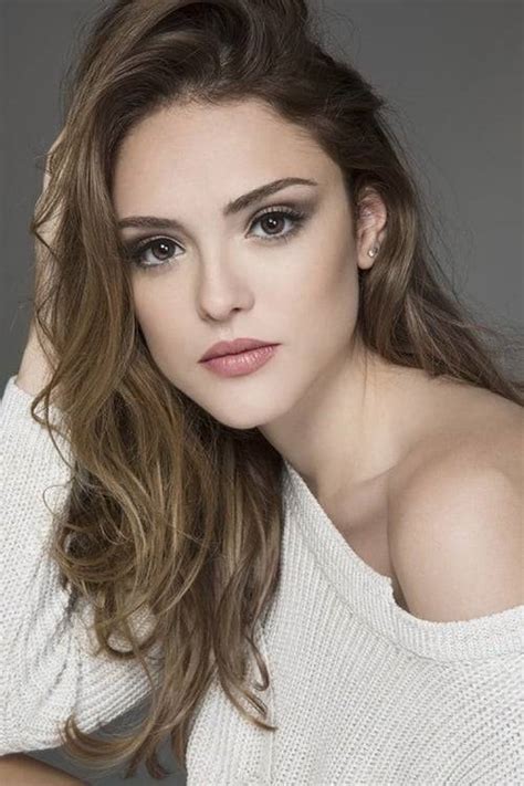 Isabelle Drummond: Early Life and Education