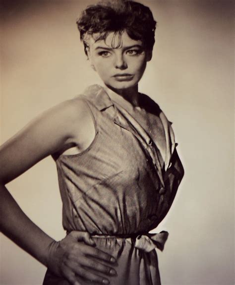 Janet Munro's Height and Body Measurements