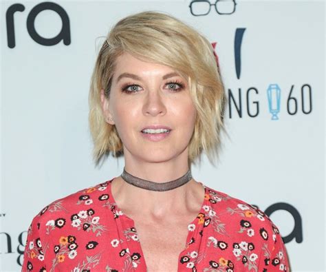 Jenna Elfman: A Biography