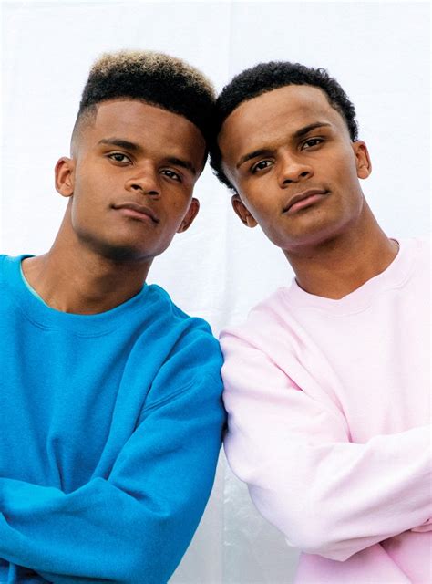 Jones Twins: Age and Background