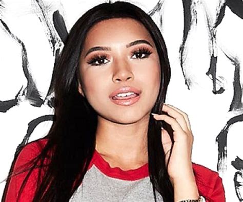 Julia Kelly's Early Life and Background