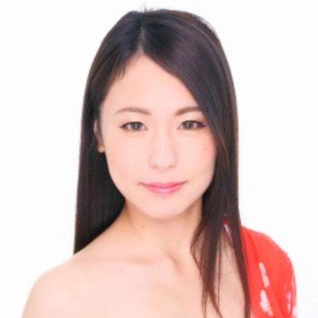 Kaede Azuma Biography