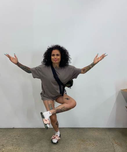 Kehlani's Physique: Learn about her body proportions.