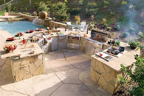 Let's Get Cooking: Designing an Outdoor Kitchen for Ultimate Entertainment