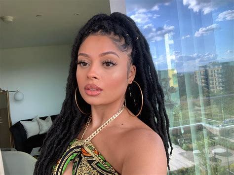 Lola Rae: Personal Life and Relationships