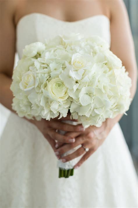 Love Blossoming: Expert Advice for Selecting Your Ideal Wedding Flowers