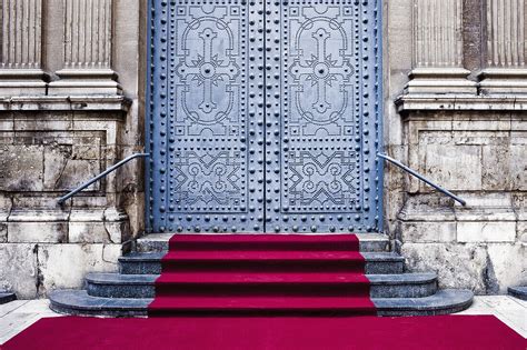 Making a Majestic Entrance: Singular Ceremony Concepts