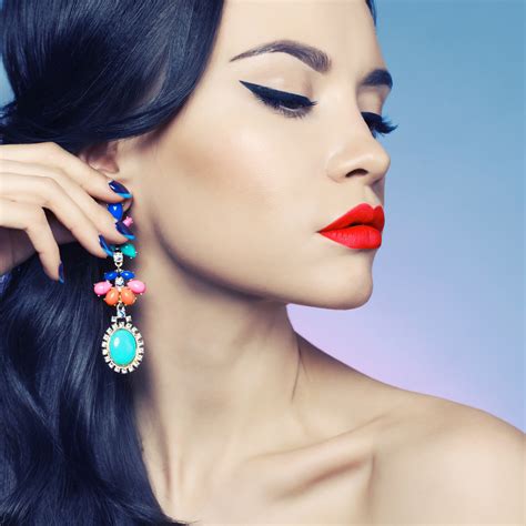 Making a Statement: Bold and Unique Earring Trends to Try