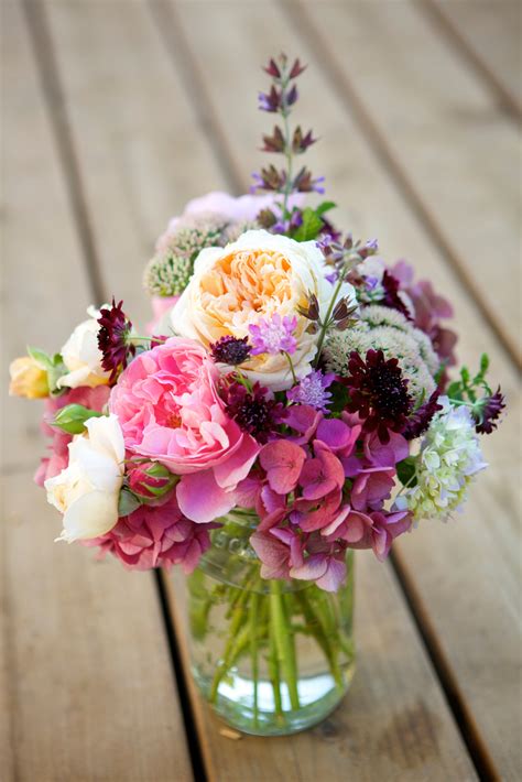 Mastering the Art: Tips and Tricks for Creating Breathtaking Floral Arrangements