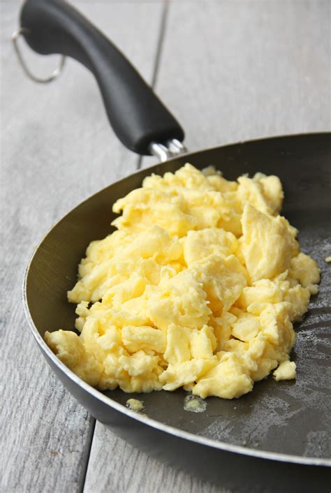 Mastering the Art of Scrambled Eggs: Tips for Fluffy Perfection