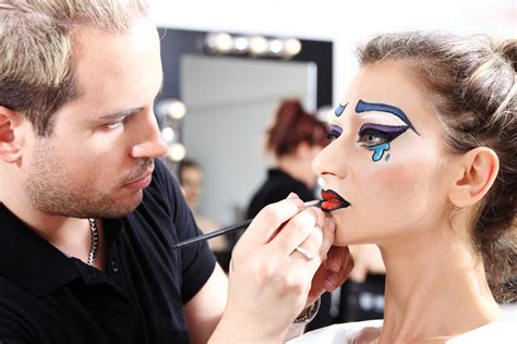 Mastering the Fundamentals: Crucial Abilities for Inspiring Makeup Artists