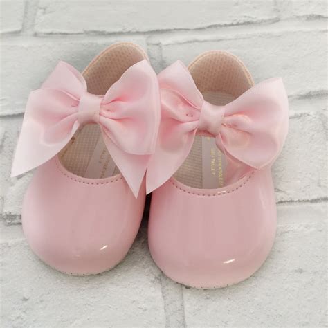 Materials and Features to Consider for Ideal Pink Infant Footwear