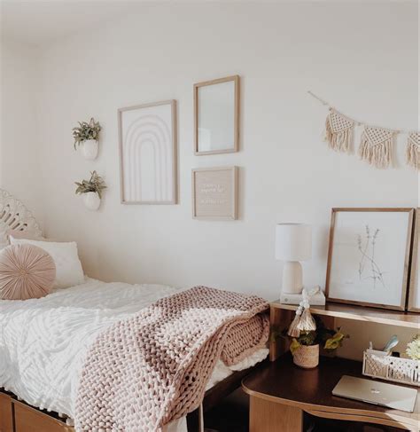 Maximizing Space: Tips for Cozy College Living