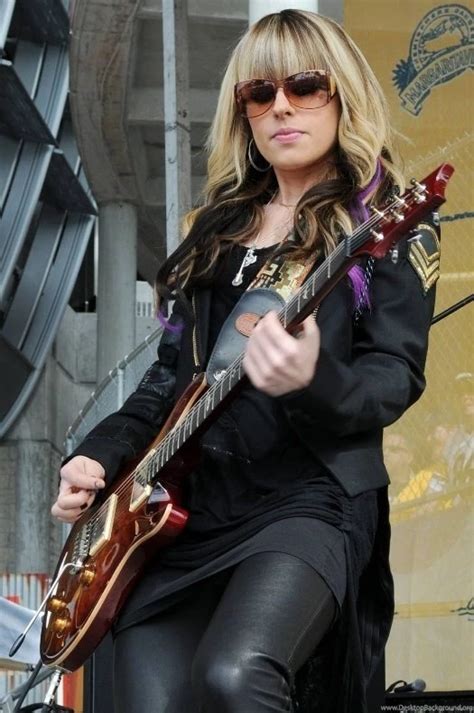 Measure of Orianthi's Stature