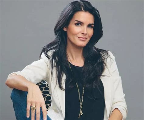 Overview of Angie Harmon Biography: Learn about Angie Harmon's early life